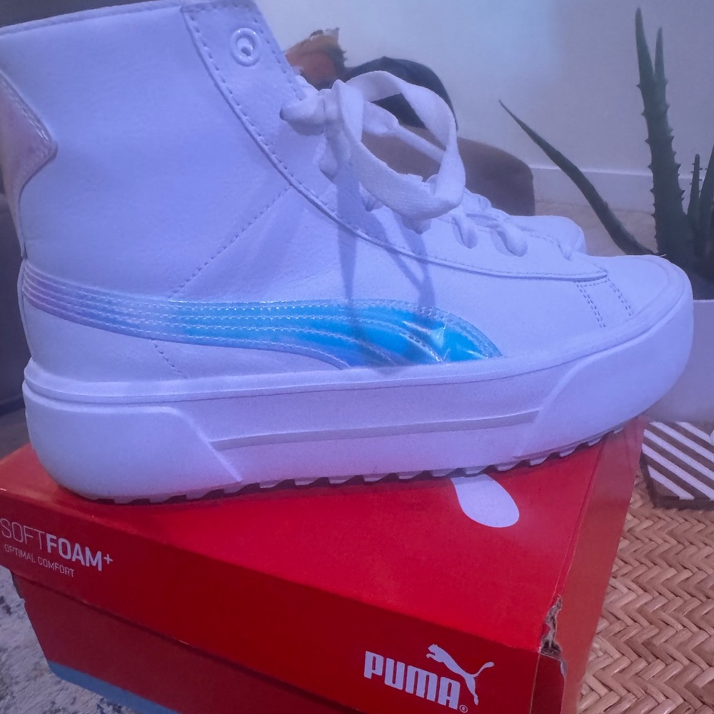 Puma Kaia Mid Irresistable Women's Athletic Shoes - White
